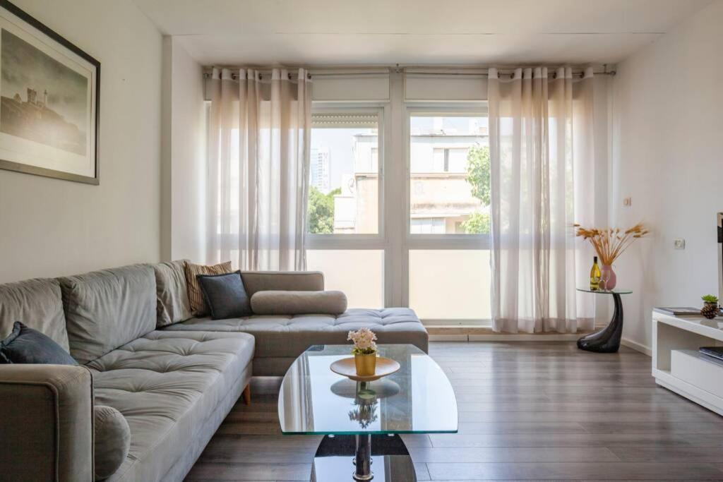 Big Apartment Next To Gordon Beach Plus Free Parking 特拉维夫 外观 照片