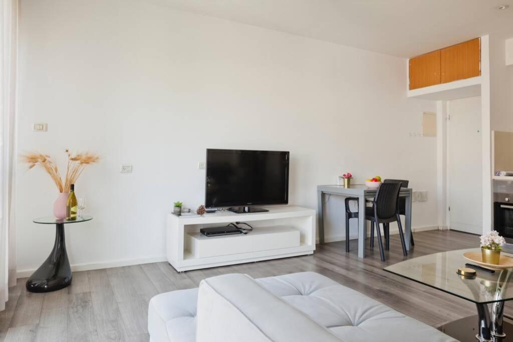 Big Apartment Next To Gordon Beach Plus Free Parking 特拉维夫 外观 照片