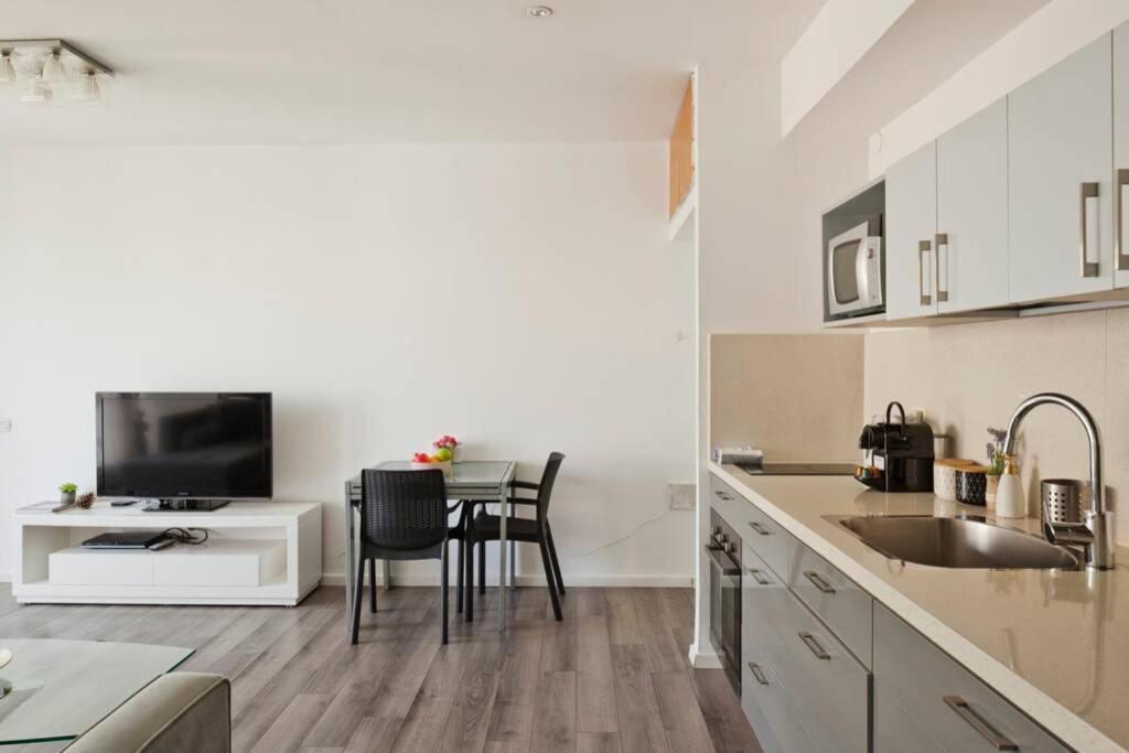 Big Apartment Next To Gordon Beach Plus Free Parking 特拉维夫 外观 照片